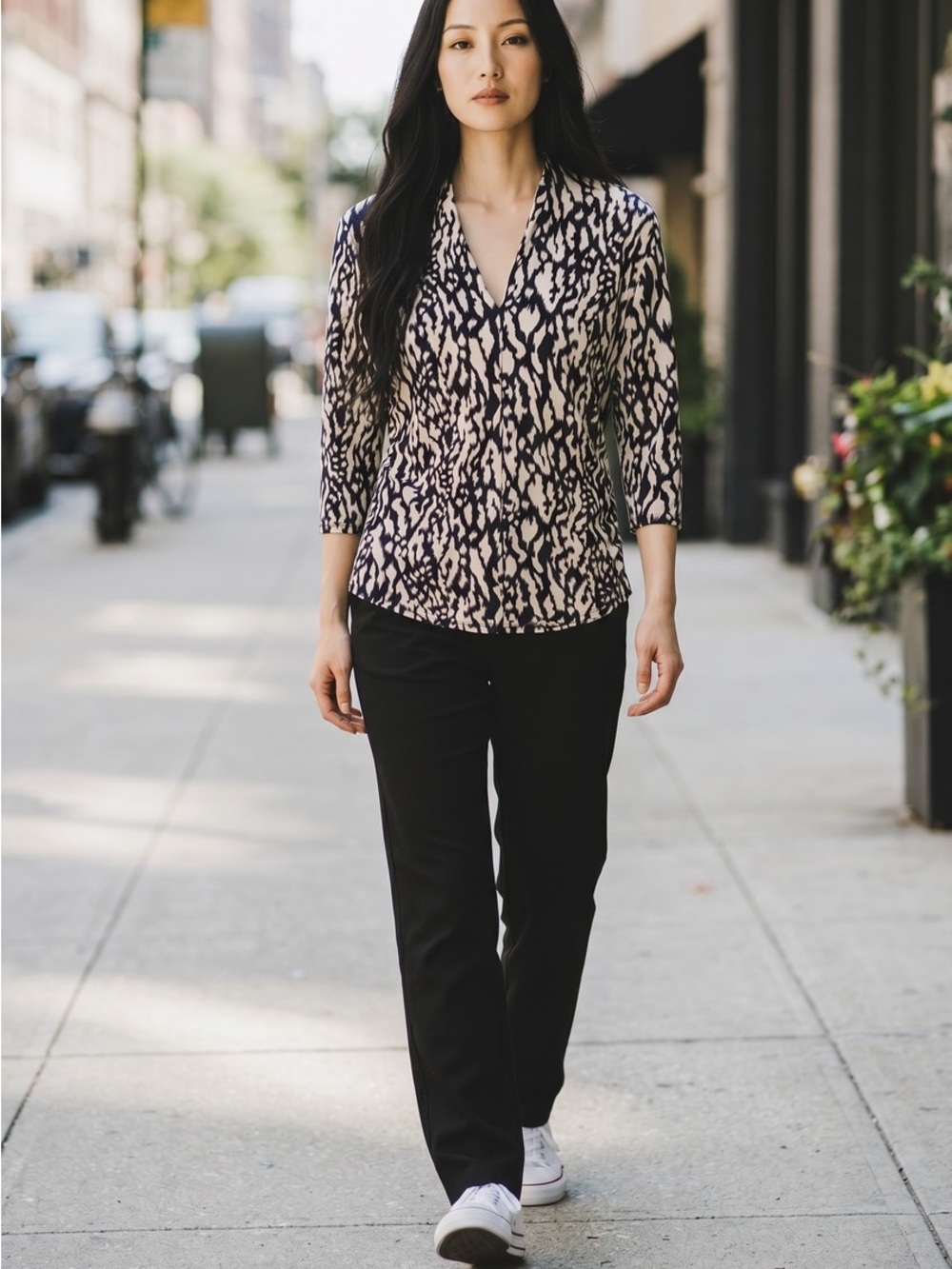 Vince Camuto Blouse Womens M Black White Animal Print Ruched V-Neck 3/4 Sleeve